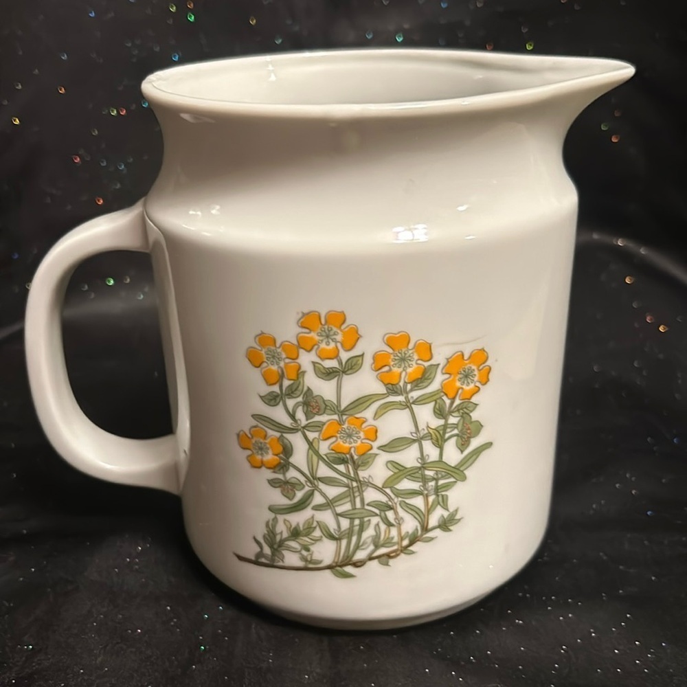Flowered Pitcher - Picture 4 of 10